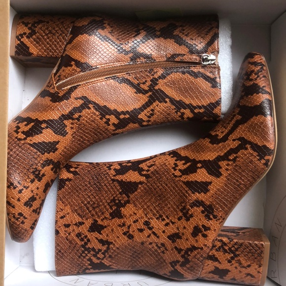 UO Alana Snakeskin Booties🐍 - Picture 3 of 4